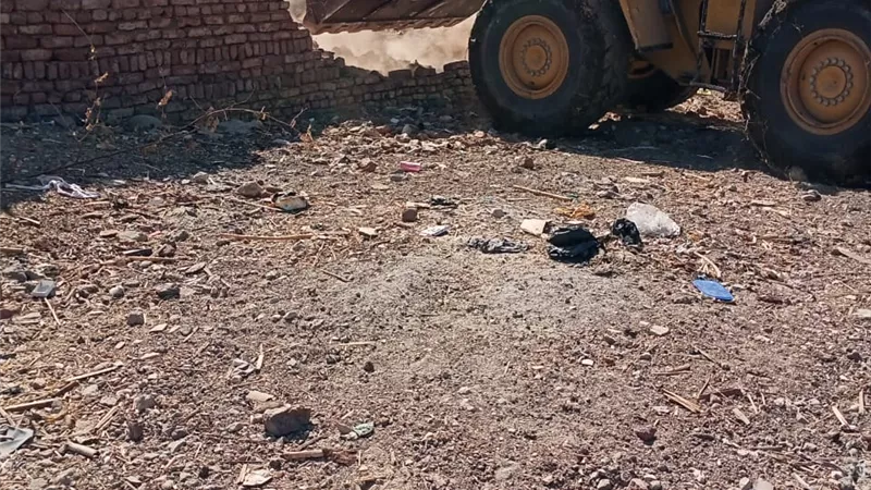 إزالة ٩ حالات تعدى على الأراضى الزراعية بأرمنت جنوب غرب الأقصر