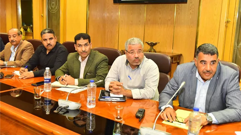 محافظ أسيوط يترأس اجتماع اللجنة العامة لحماية الطفل