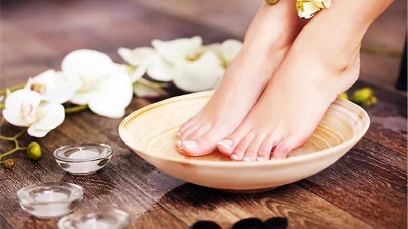 علاج تشقق القدمين بزيت الزيتون