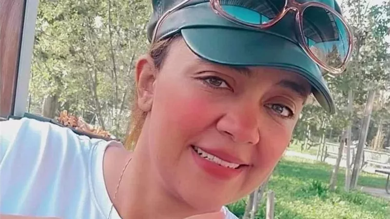 أمل عبد الحليم.. قصة نجاح مدرسة متحدية ظروف حياتها الصعبة