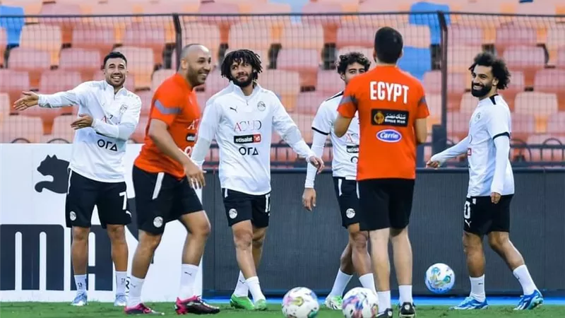 ناقد رياضي يعلن انتهاء أزمة ثلاثي منتخب مصر