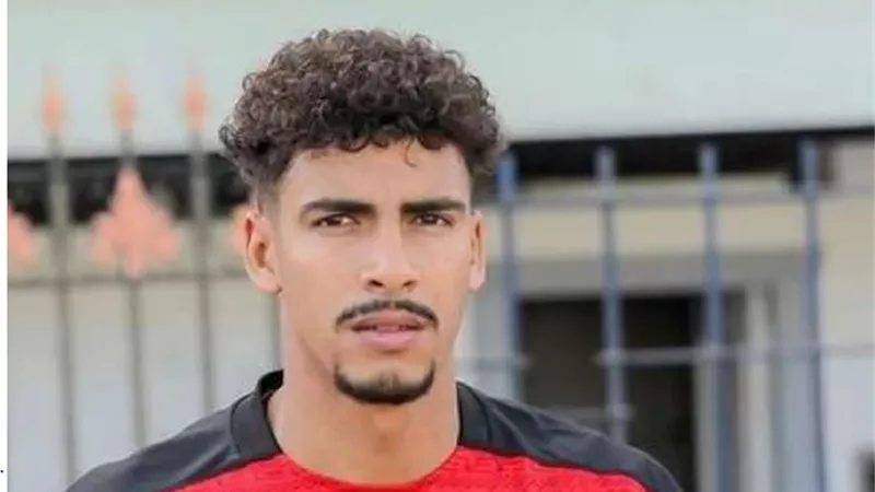 نجم دفاع شباب الأهلي على رادار كولر