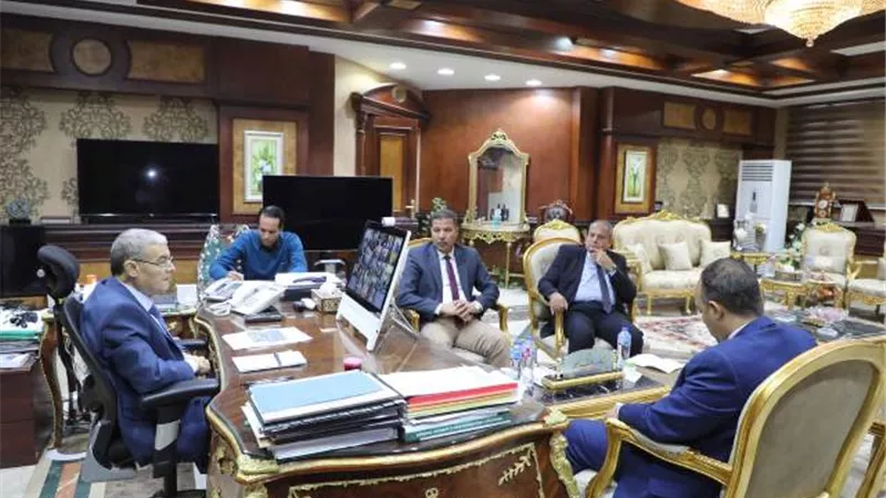 القاضي يشارك في اجتماع مجلس المحافظين عبر الفيديو كونفرانس