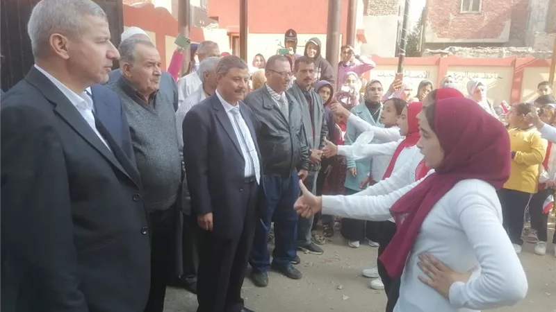 وكيل وزارة تعليم الشرقية يتابع الدراسة بمدارس أبوكبير