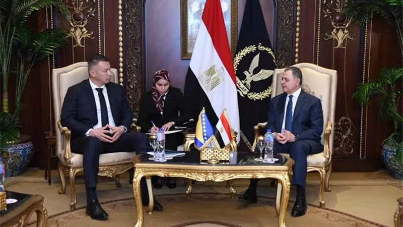 توفيق يستقبل وزير الأمن بجمهورية البوسنة والهرسك لبحث التعاون الأمني