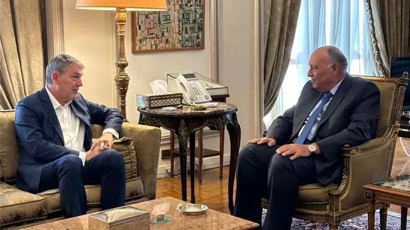 وزير الخارجية يبحث مع المفوض العام للأونروا الأوضاع الإنسانية في غزة
