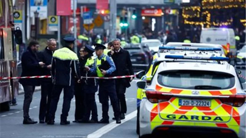 إصابة 5 أشخاص بينهم 3 أطفال بحادثة طعن في أيرلندا