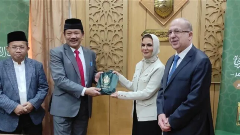رئيس هيئة الزكاة الإندونيسية يعلن الانضمام لحملة الأزهر دعم غزة