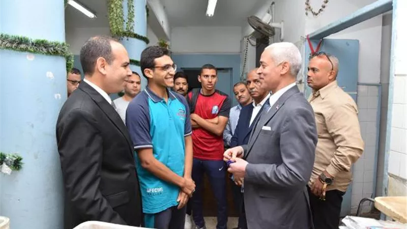 نائب رئيس جامعة أسيوط يتفقد المدينة الجامعية