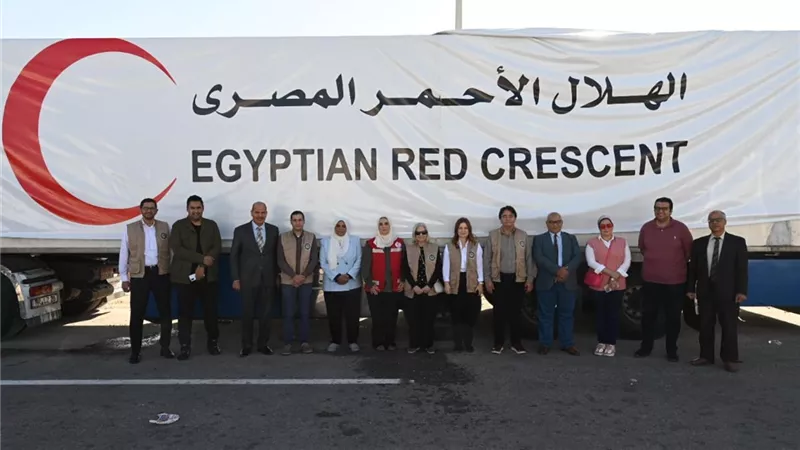 القباج و أبو غزالة تتابعان وصول قافلة المساعدات الإنسانية إلى قطاع غزة