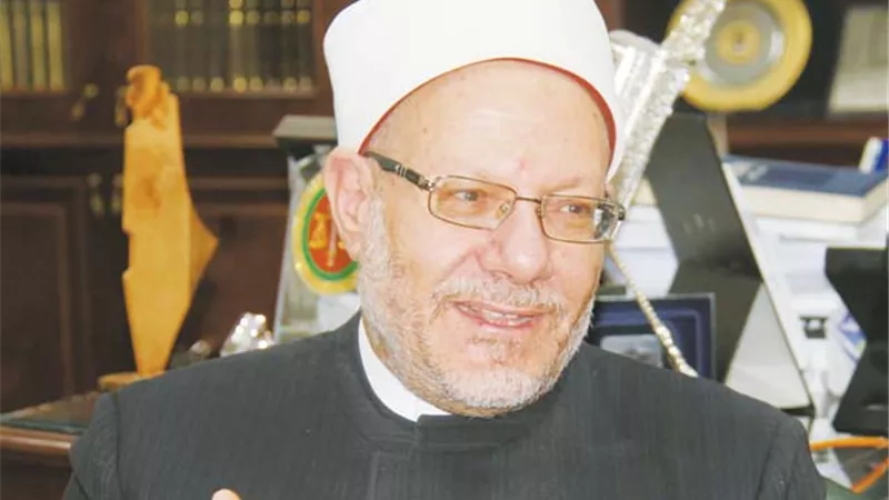 علي المرأة تجميل وجهها وتحسين هيئتها والتزين لزوجها