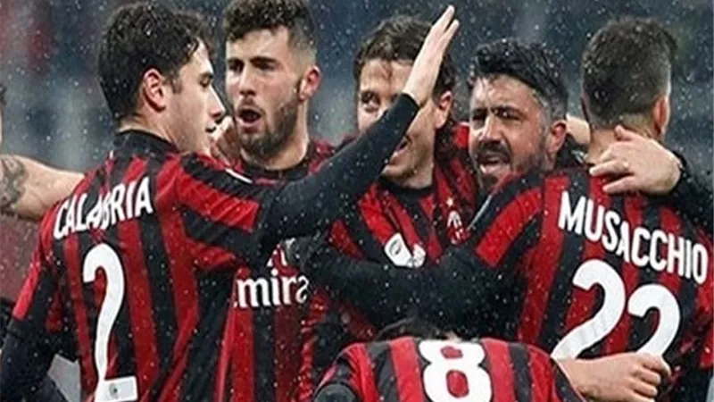 ميلان يستعيد الثلاثي المصاب قبل مواجهة فيورنتينا بالدوري الإيطالى