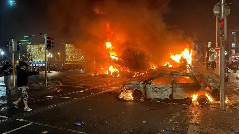 الشرطة الأيرلندية تعتقل 34 شخصا على خلفية وقوع أعمال شغب في دبلن