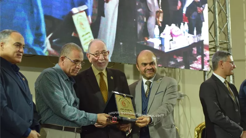 تكريم رواد مهنةالصيدلةوالحاصلين على دراسات عليا من صيادلةالمنوفية