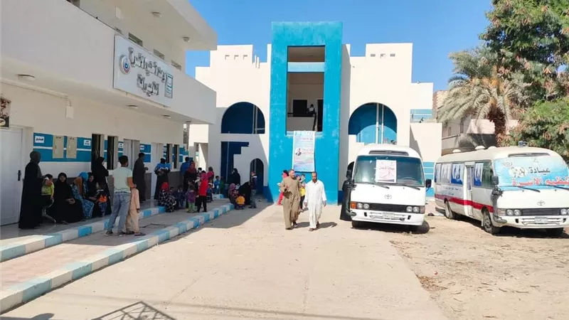 صحة المنيا تقوم بتنفيذ قافلة طبية بقرية النويرات بمركز أبو قرقاص