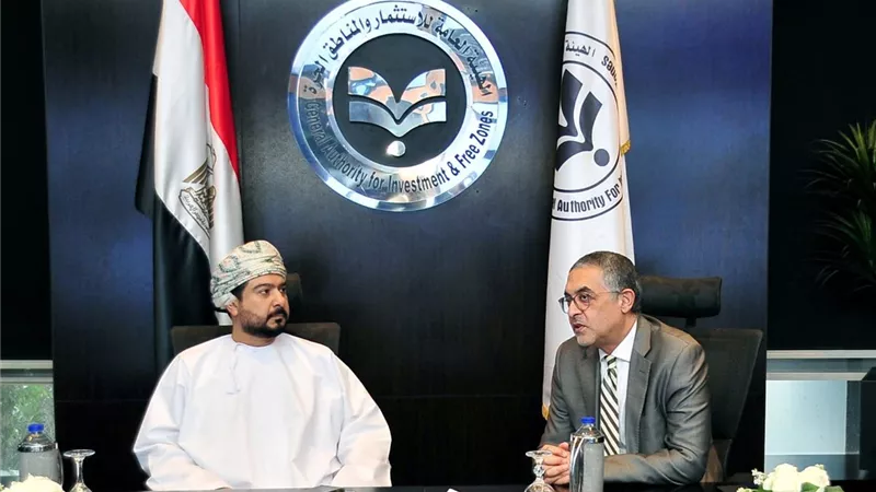رئيس الهيئة العامة للإستثماريبحث التعاون مع وزيرالتجارة العمانى