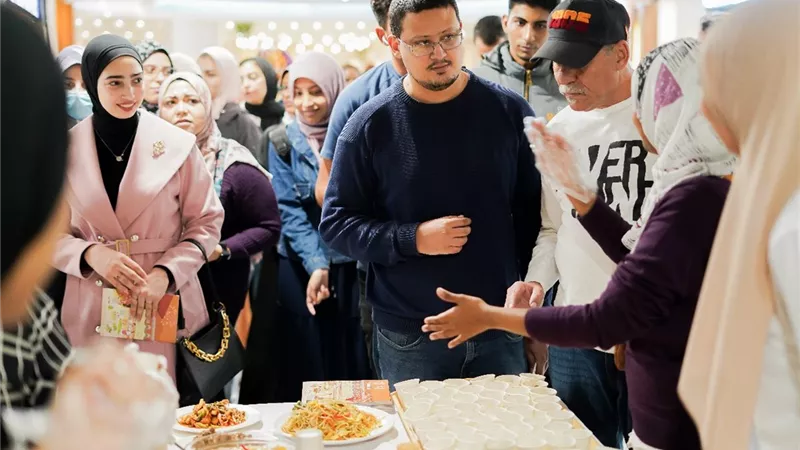 اهالى الإسكندرية يحتفلون بيوم المخلل الكوري