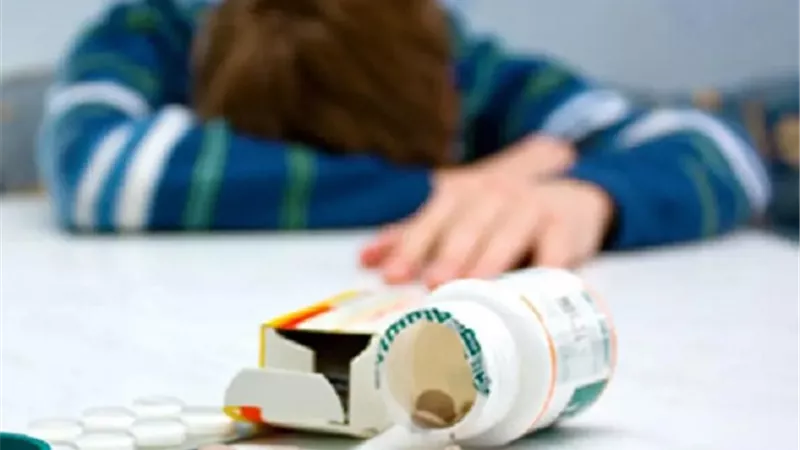 كيف تعرف أن طفلك يتعاطى المخدرات ؟ طبيب يكشف علامات محددة
