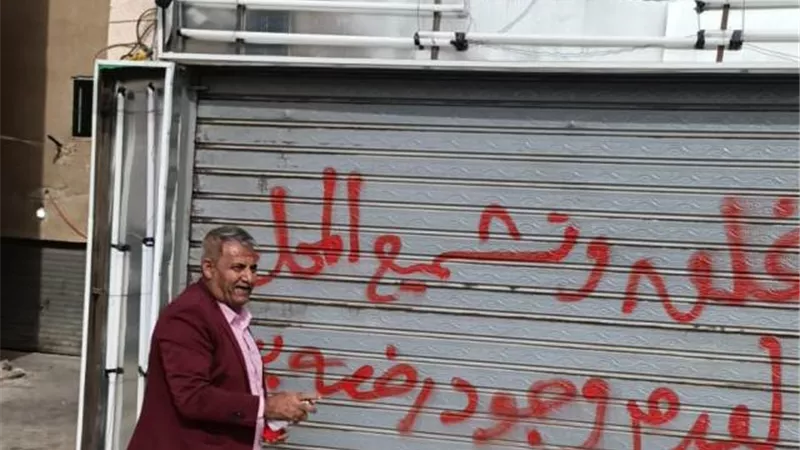 جهاز بدر يصادر 4 تكاتك ويغلق محل للخمور ويتحفظ سيارة طعام بالصور