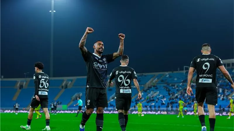 هاتريك مالكولم يقود الهلال لاكتساح الحزم بتسعة أهداف تاريخية