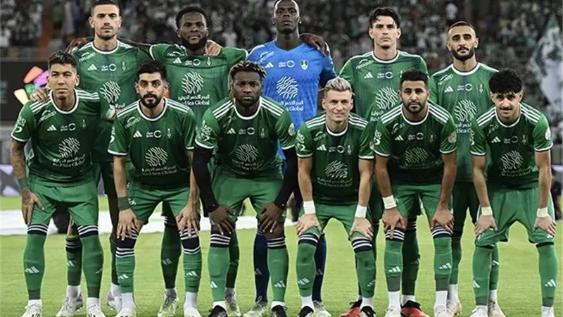 رياض محرز يقود تشكيل أهلي جدة أمام الشباب في الدوري السعودي