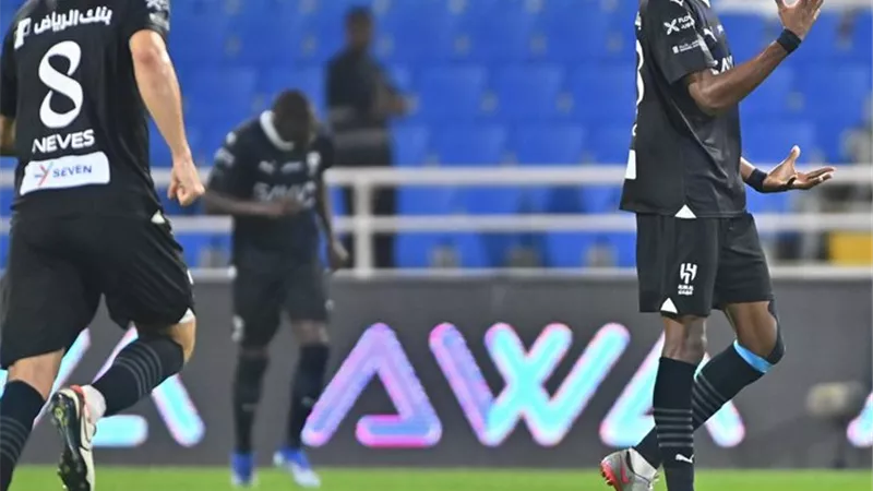 الهلال يدخل تاريخ الدوري السعودي بعد فوزه علي الحزم 9-0