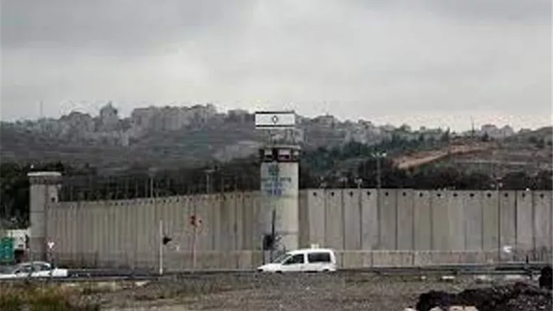 السجون الإسرائيلية: سنفرج عن 42 أسيرا فلسطينيا اليوم