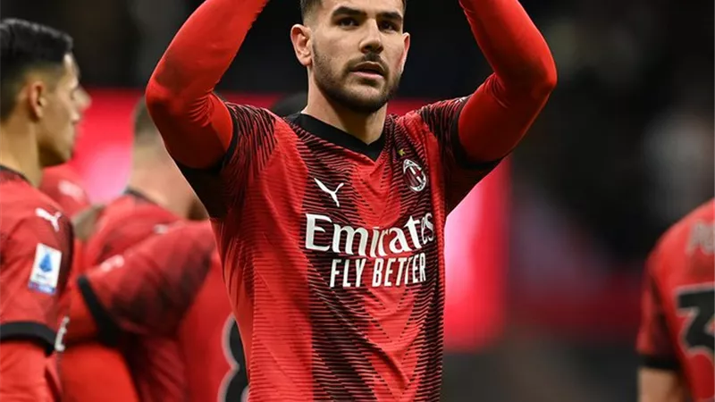 ميلان يفوز على فيورنتينا ويصعد للمركز الثالث بالدوري الإيطالي