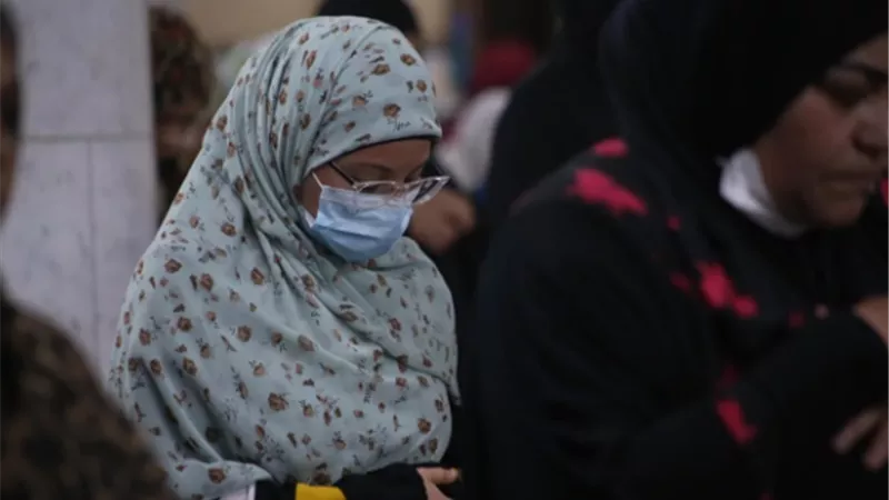 ضوابط للمرأة اثناء الصلاة في الأماكن العامة