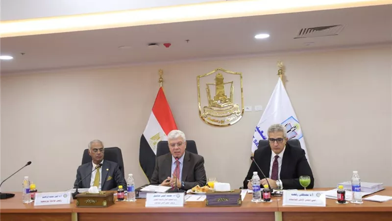 إنشاء منصة إلكترونية لمتابعة الأنشطة والخدمات التعليمية بالجامعات