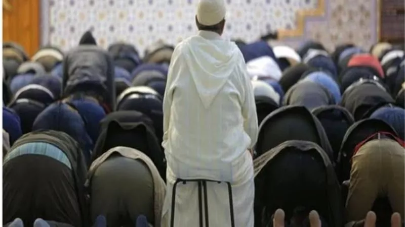 أحكام فقهية تتعلق بالصلاة على الكرسي فى الفريضة والنافلة