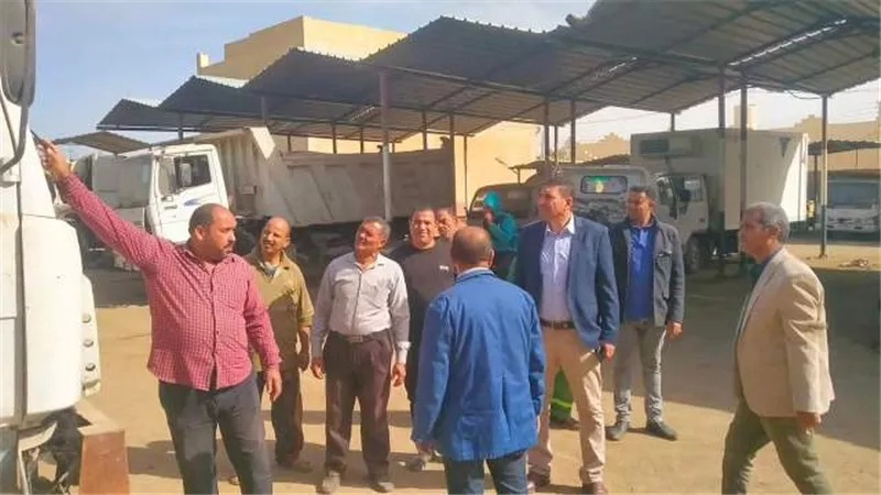 رئيس مدينة سمالوط يتابع تجهيز 7500 كرتونة غذائية لطرحها بالقرى