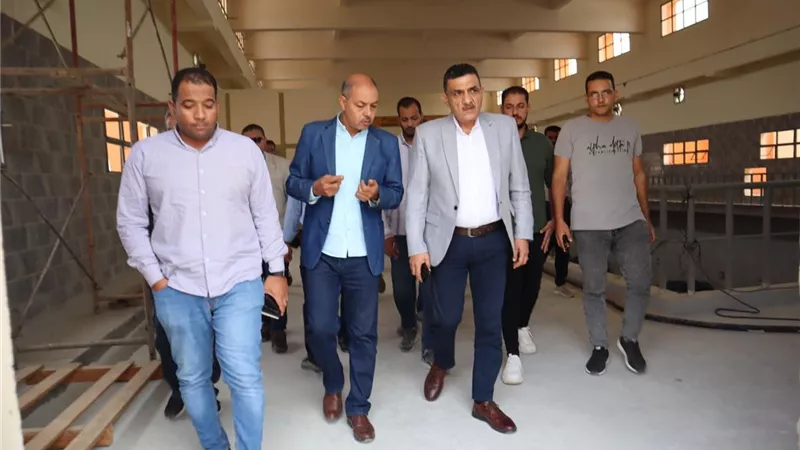 مسئولو الإسكان يتفقدون أعمال الطرق والمرافق بمدينة 15 مايو