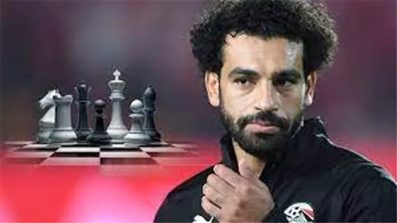 بطل العالم في الشطرنج يعلن قبوله تحدي محمد صلاح