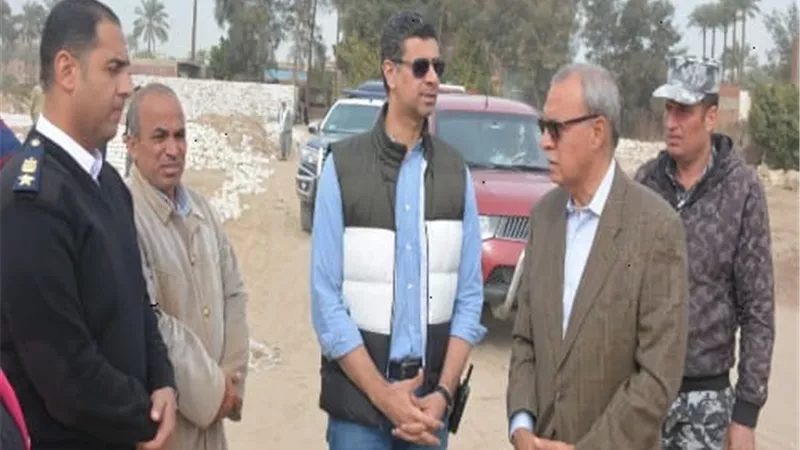 محافظ القليوبية يشهد ازالة 32 حالة تعدِ بمدينة الخانكة.. صور