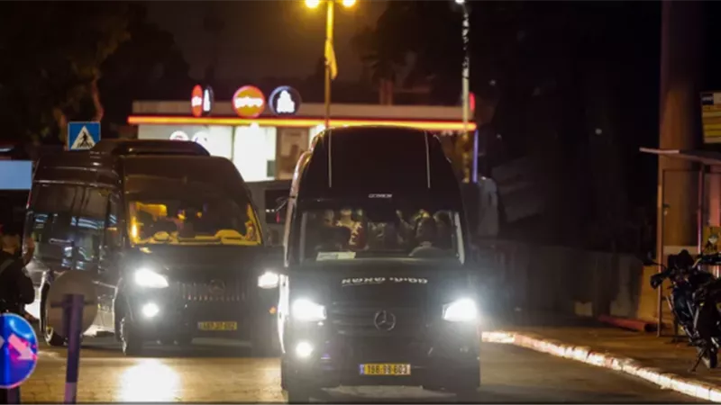 القاهرة الإخبارية: بدء إجراءات تبادل الأسرى والمحتجزين بين حماس وإسرائيل وتتضمن 13 إسرائيليا و3 تايلانديين وشخصا روسيا