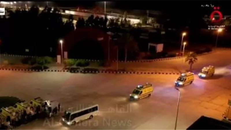 القاهرة الإخبارية: وصول عدد من المحتجزين المفرج عنهم من قطاع غزة لفلسطين