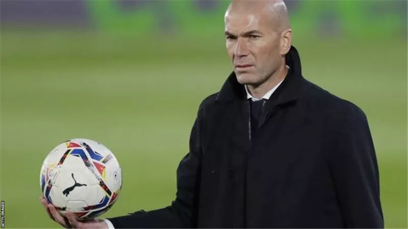 ريال مدريد يرحب بعودة زيدان