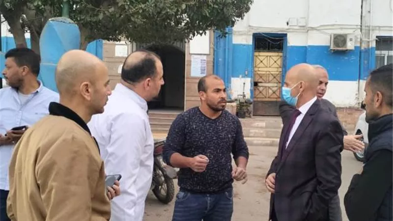 مسعود يشرف على صيانة الكهرباء بمستشفى منيا القمح