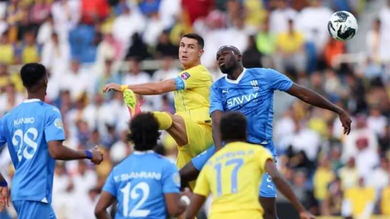 طاقم حكام روسى لمواجهة الهلال والنصر فى الديربى السعودى