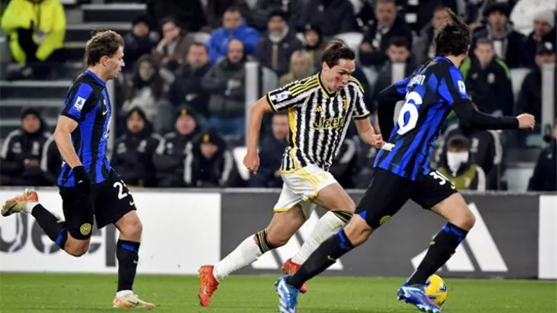 إنتر ميلان يواصل صدارته للدوري الإيطالي بتعادله مع يوفنتوس 1-1