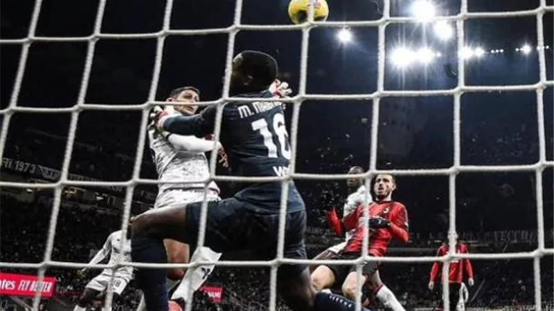 نجم ميلان يكشف عن تضحية حارس الفريق أمام فيورنتينا