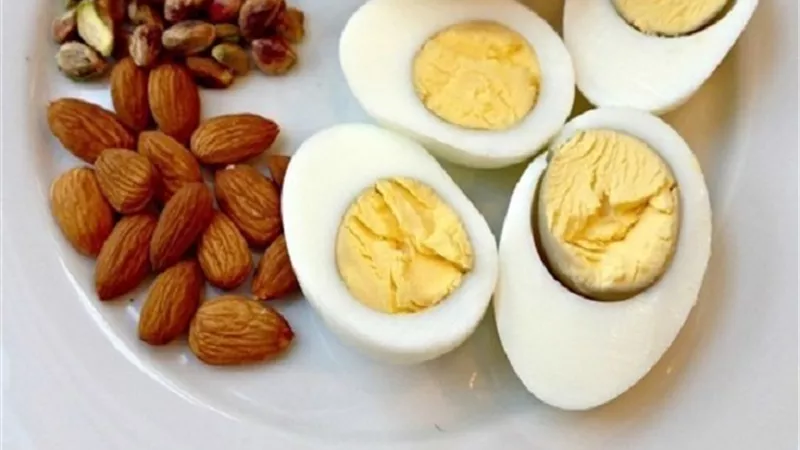 المكسرات أم البيض..اعرف ايهما افضل على وجبة الفطور