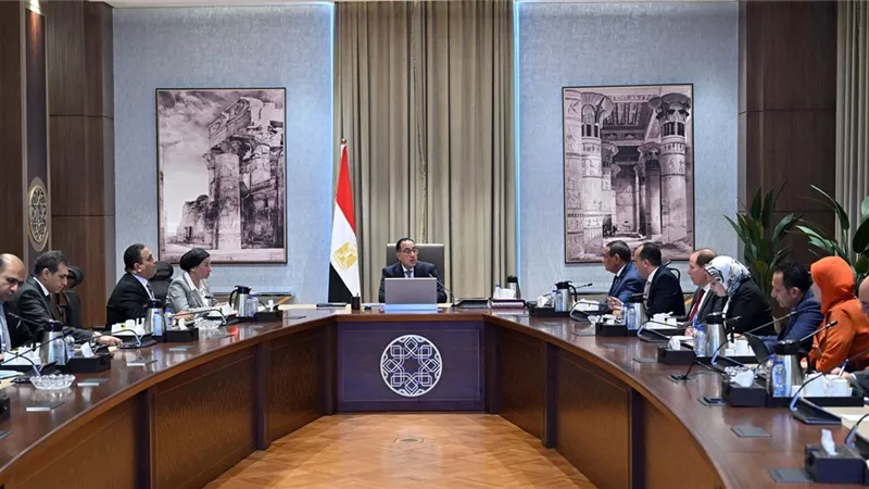 آمنة :تحويل الأتوبيسات للغاز الطبيعي بالقاهرة والاسكندرية و زيادة عدد الكهربائية