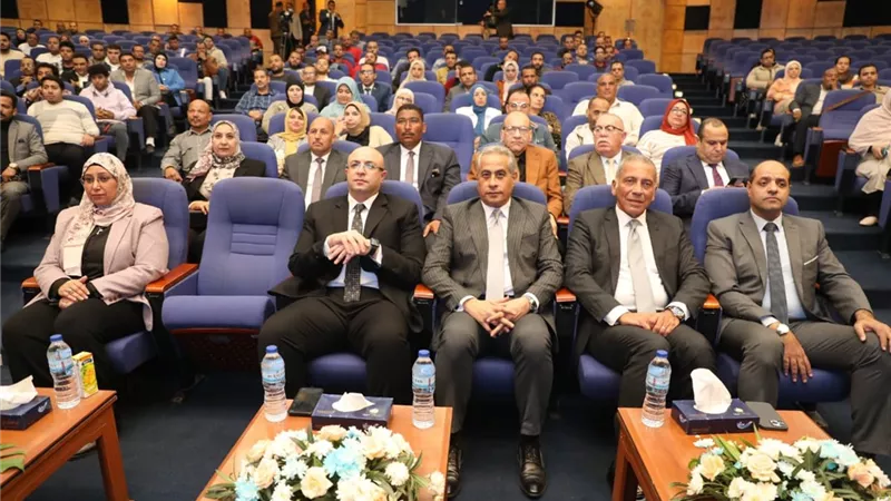 وزيرالقوى العامله يشهد ندوة السلامة والصحة المهنية بجامعة النهضة