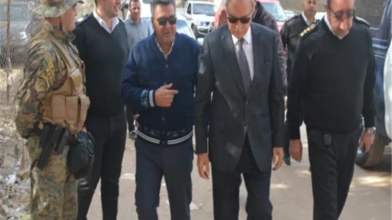 محافظ القليوبية يشهد إزالة طابقين مخالفين بمدينة بنها