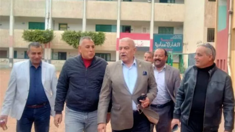 رئيس مدينة الزقازيق يتفقد المقار الانتخابية بوحدة العصلوجى