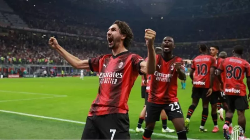 نجم عربي يقود ميلان لمواجهة بروسيا دورتموند