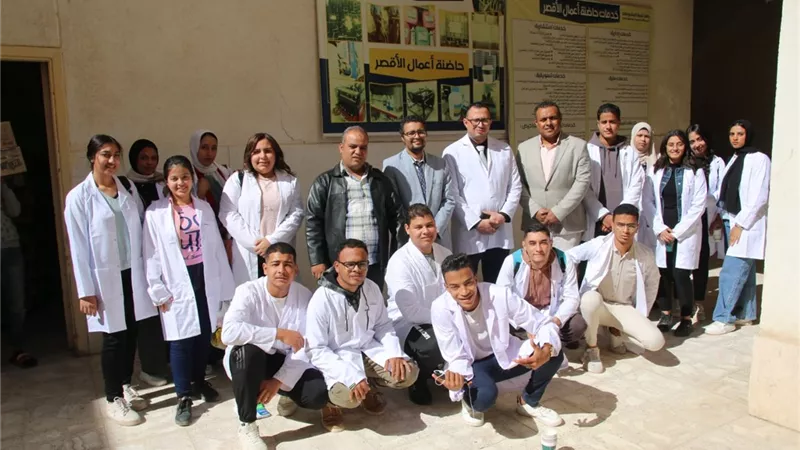 الفرقة الأولى بالتصنيع الغذائى بجامعة طيبة يزورون حاضنة المشروعات