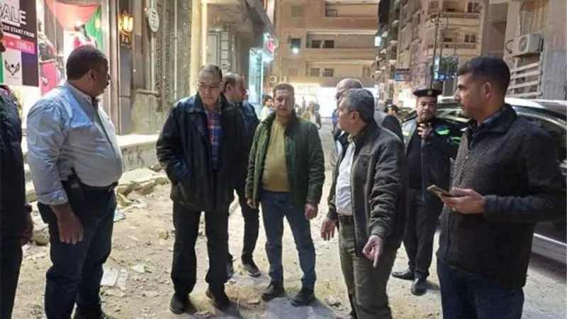 محافظ الشرقية يتفقد أعمال تركيب بلاط الإنترلوك بالزقازيق